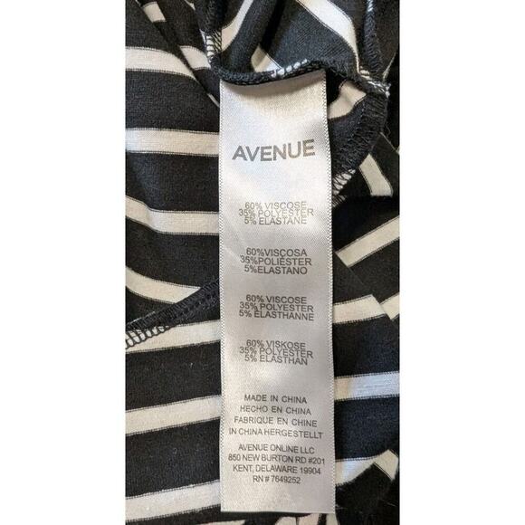 Avenue Top Womens Plus Size 20/22 2X Blqck White Striped Angled Hem Stretch - Picture 4 of 7